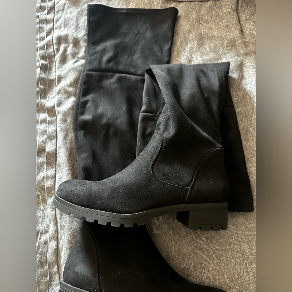 Black suede knee high boots 8 1/2